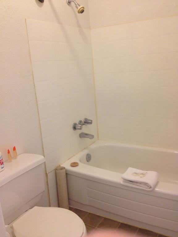 Okanagan Falls La Villa Motel חדר תמונה
