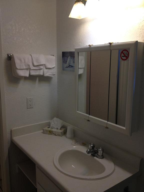Okanagan Falls La Villa Motel מראה חיצוני תמונה