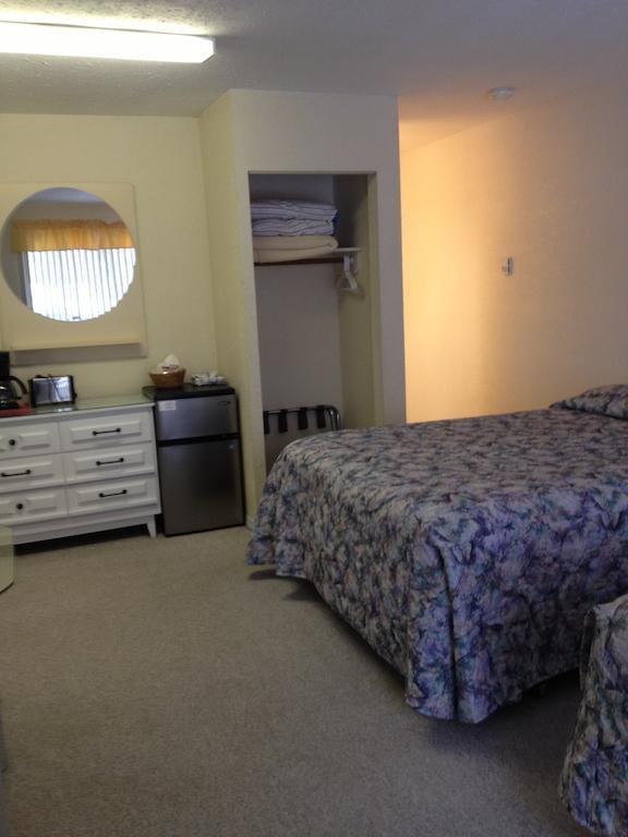Okanagan Falls La Villa Motel מראה חיצוני תמונה